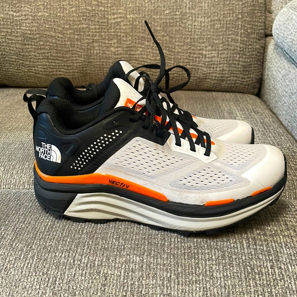North face woman’s size 7 sneakers brand new